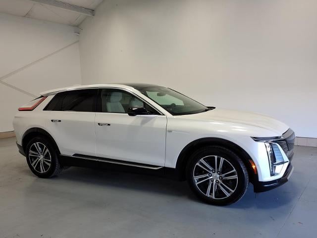 2024 Cadillac LYRIQ Luxury 1