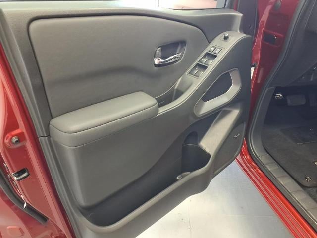 2024 Nissan Frontier SL