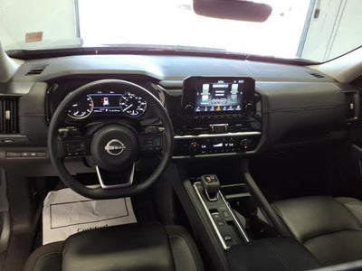 2025 Nissan Pathfinder SL