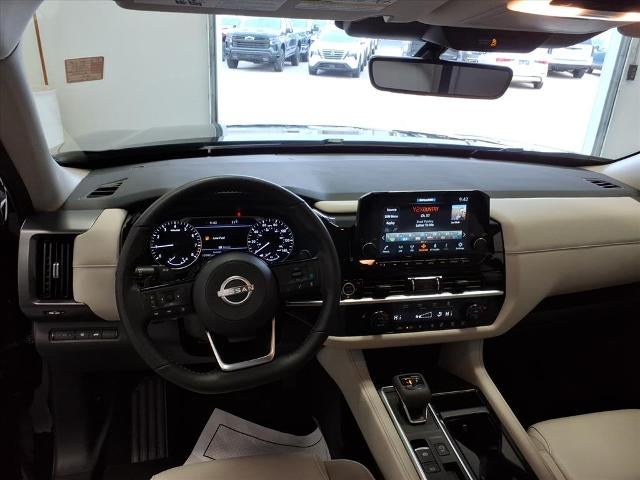 2024 Nissan Pathfinder SL