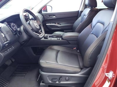 2024 Nissan Pathfinder SL